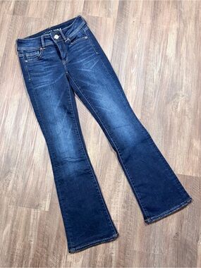 American Eagle Low Rise Flare Jeans Dark Wash Size 0 Short
